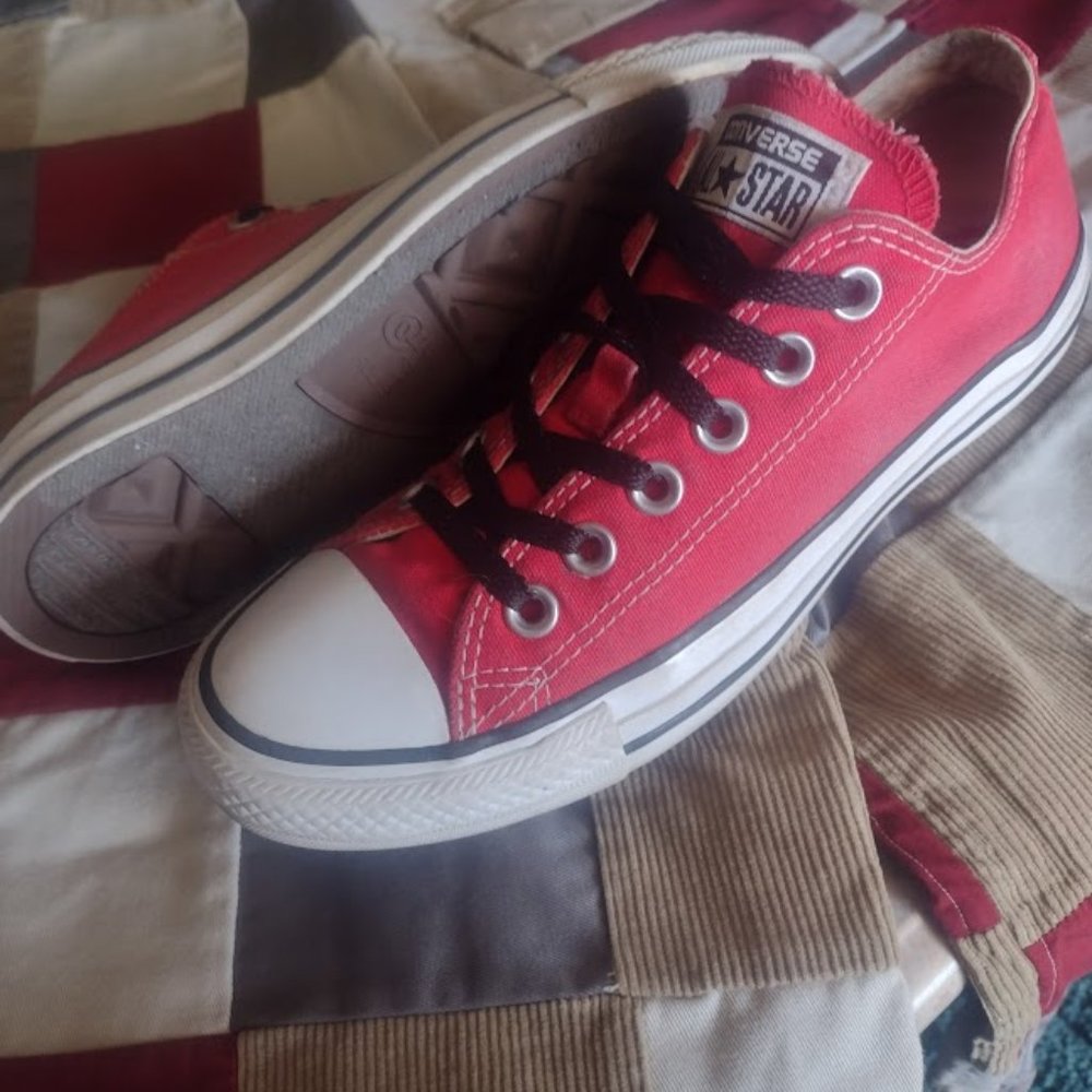 Converse Chuck Taylor All Star Low Top Red Shoes Women size 7